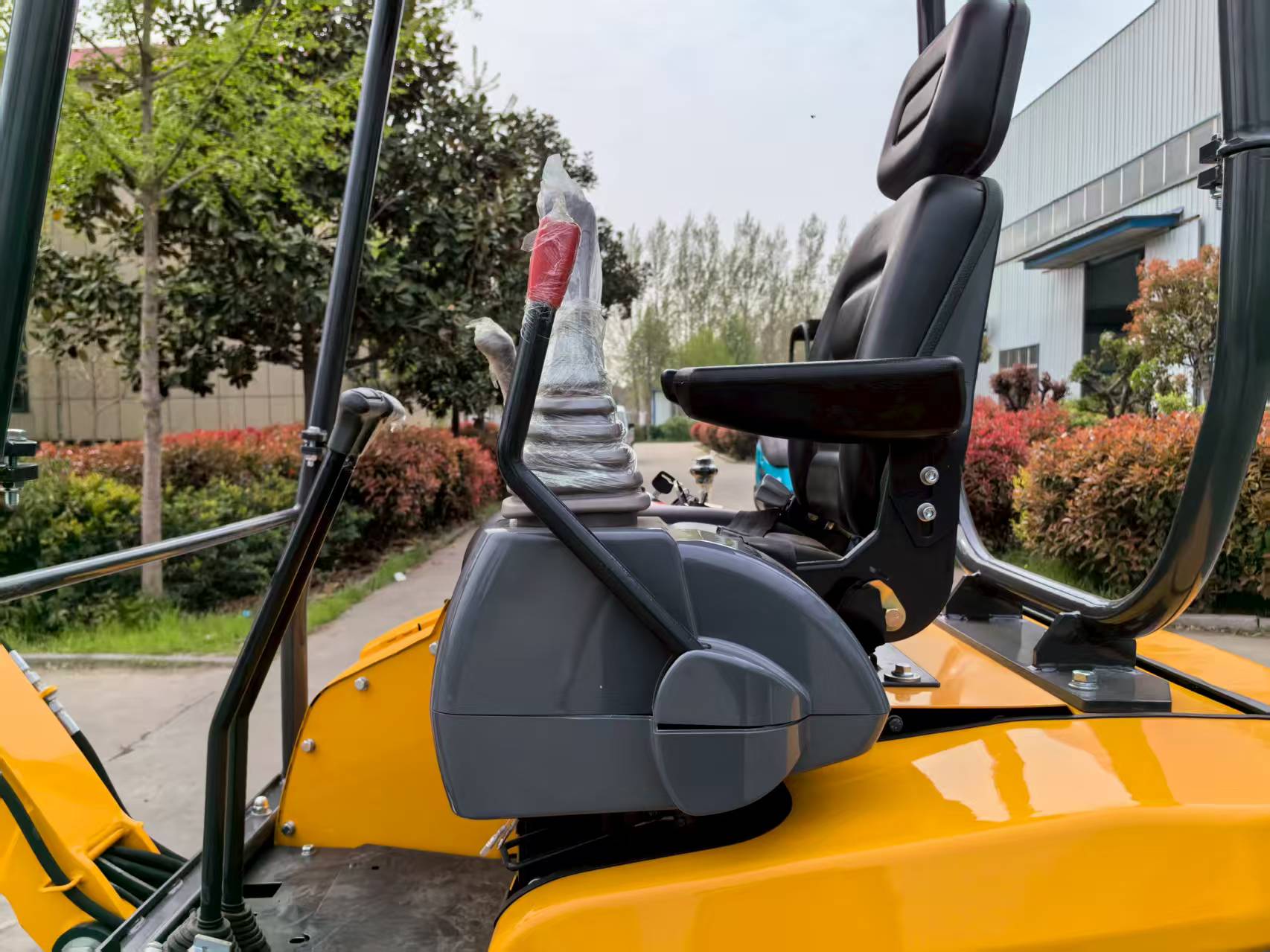 2トン級テールレス小型掘削機、EPAエンジン搭載、中国製カス - Urban Farming In China のレビューと価格
